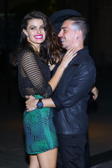 Isabeli Fontana e Di Ferrero curtem balada juntinhos em São Paulo