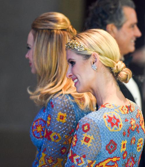 Nicky Hilton e Dee Ocleppo usam o mesmo vestido