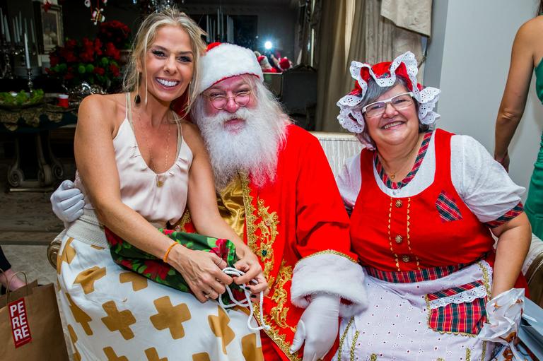 Adriane Galisteu adianta o Natal na casa dos sogros