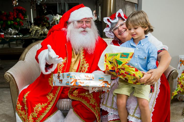 Adriane Galisteu adianta o Natal na casa dos sogros