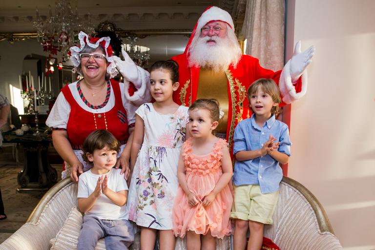 Adriane Galisteu adianta o Natal na casa dos sogros