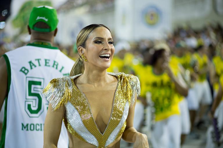 Claudia Leitte brilha em ensaio da Mocidade na Sapucaí