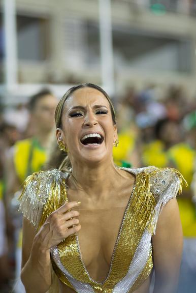 Claudia Leitte brilha em ensaio da Mocidade na Sapucaí