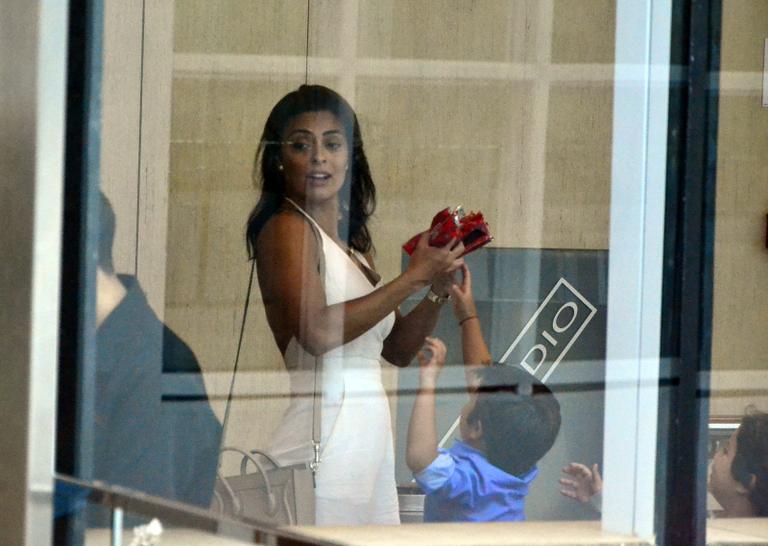 Juliana Paes em shopping no Rio de Janeiro