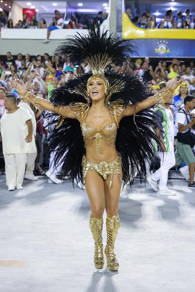 Claudia Leitte é rainha de bateria da Mocidade