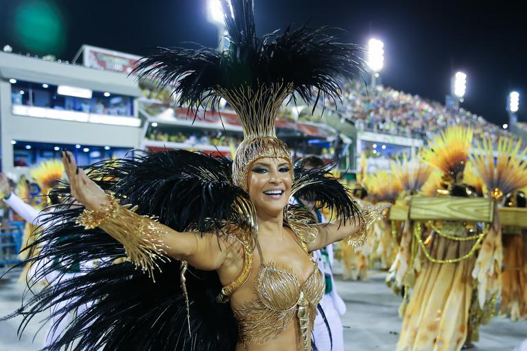 Claudia Leitte é rainha de bateria da Mocidade