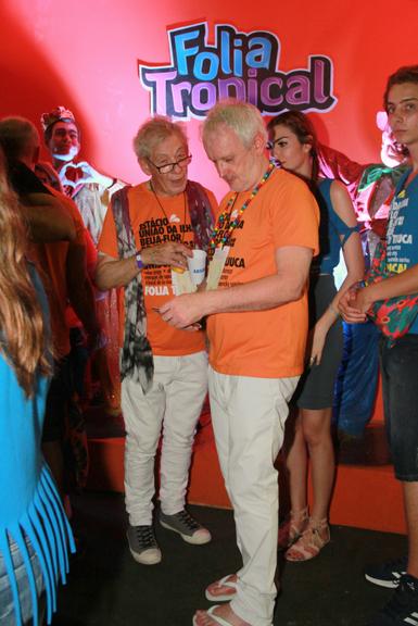 Ian McKellen, astro de X-Men, curte Carnaval no Rio de Janeiro