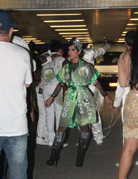 Zezé Di Camargo e Luciano levam a família para desfile na Sapucaí