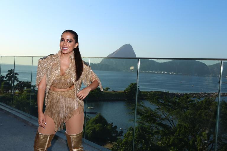 Anitta brilha em estreia do 'Bloco das Poderosas'