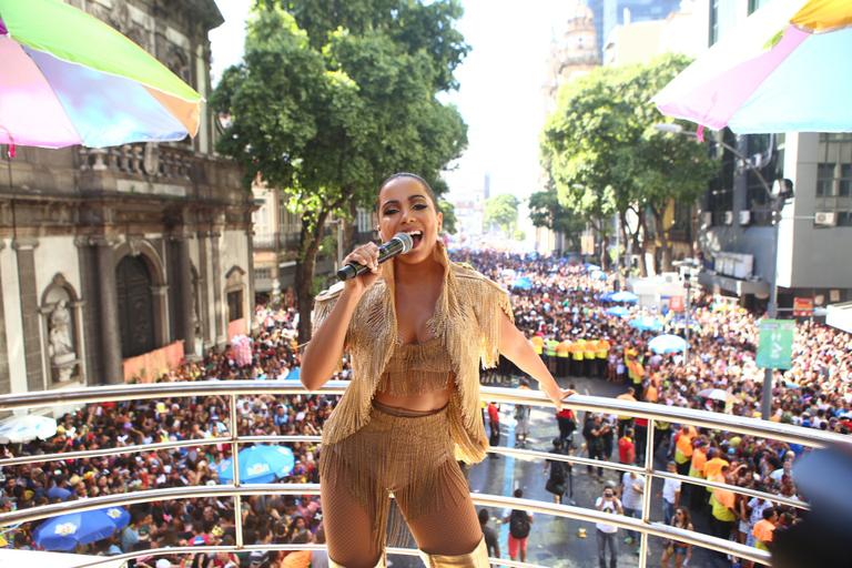 Anitta brilha em estreia do 'Bloco das Poderosas'