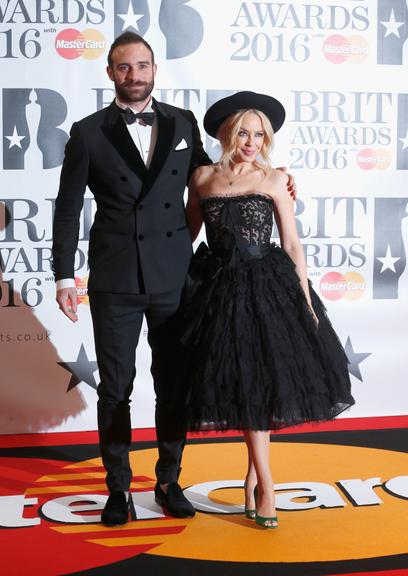 Veja os looks das celebridades no Brit Awards 2016