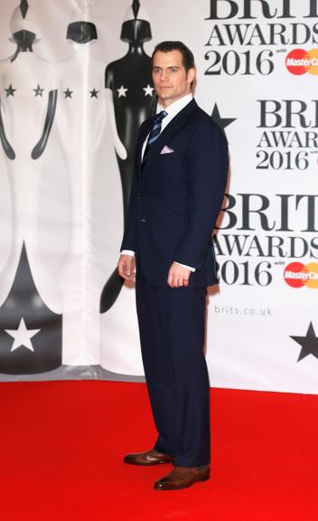 Veja os looks das celebridades no Brit Awards 2016