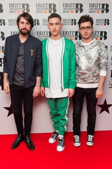 Veja os looks das celebridades no Brit Awards 2016