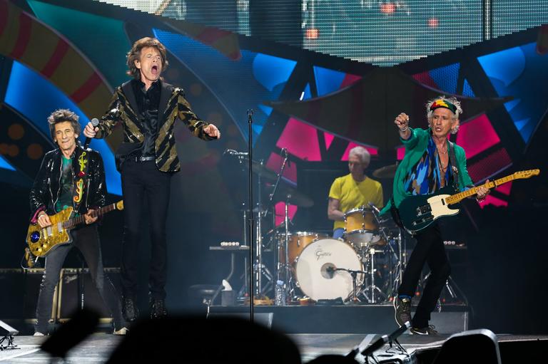 Luciana Gimenez e o filho vão ao show do Rolling Stones em SP