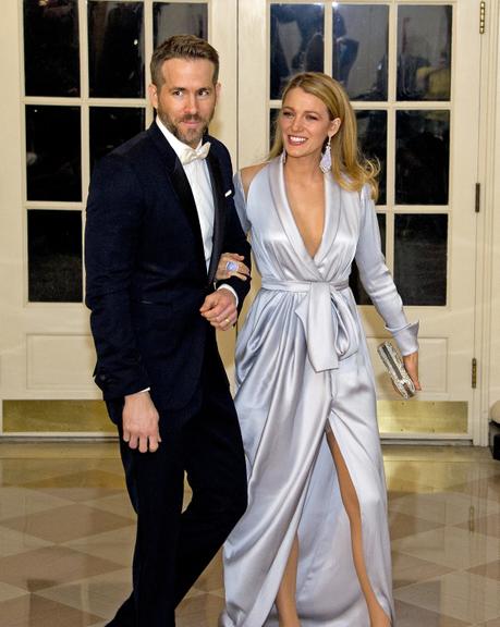 Blake Lively e Ryan Reynolds chamam a atenção em jantar