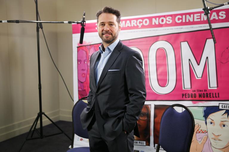 Jason Priestley, de Barrados no Baile, lança filme com Mariana Ximenes e Claudia Ohana