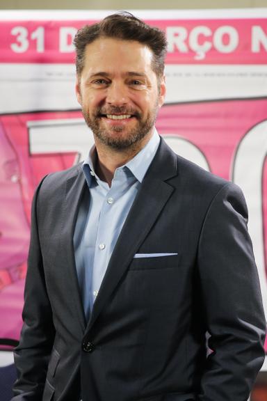 Jason Priestley, de Barrados no Baile, lança filme com Mariana Ximenes e Claudia Ohana