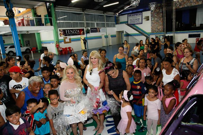 Trio do Mulheres Ricas se reencontra em clima de Páscoa 