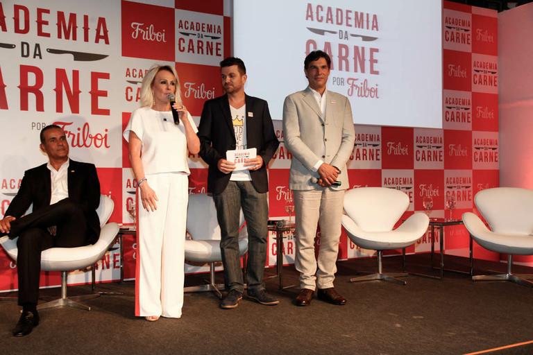 Ana Maria Braga participa de evento com chefs