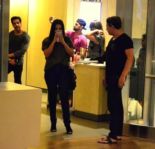 Anitta é fotografada em shopping no Rio de Janeiro