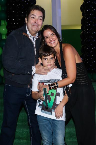 Faustão com o filho, Rodrigo, e a mulher, Luciana