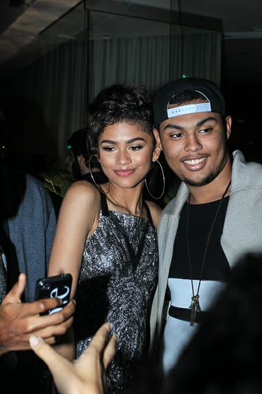 Cantora Zendaya com os fãs