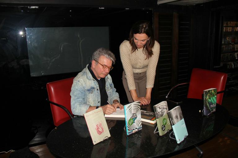 Fátima Bernardes, Edney Silvestre e Ana Paula Araújo no lançamento do livro 'Welcome to Copacabana & Outras Histórias'