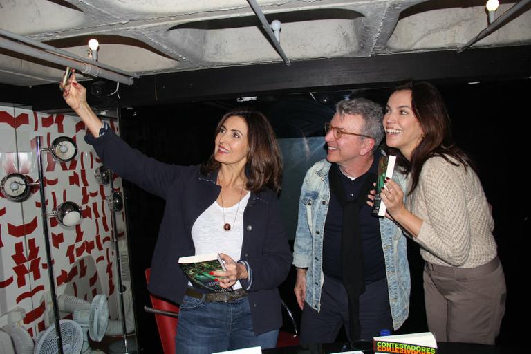 Fátima Bernardes, Edney Silvestre e Ana Paula Araújo no lançamento do livro 'Welcome to Copacabana & Outras Histórias'