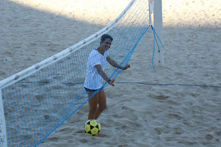 Márcio Garcia curte a tarde em praia no Rio de Janeiro