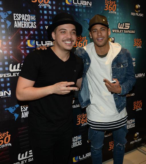 Neymar curte show de Wesley Safadão em São Paulo