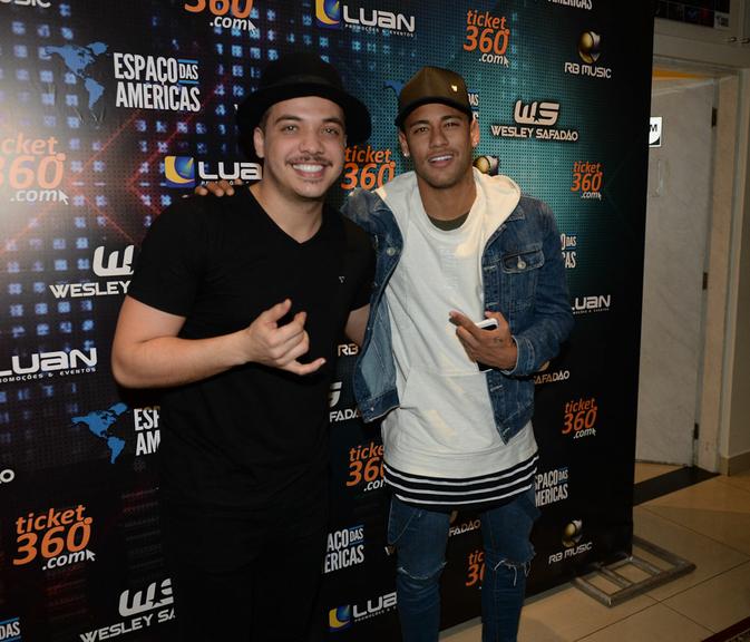 Neymar curte show de Wesley Safadão em São Paulo