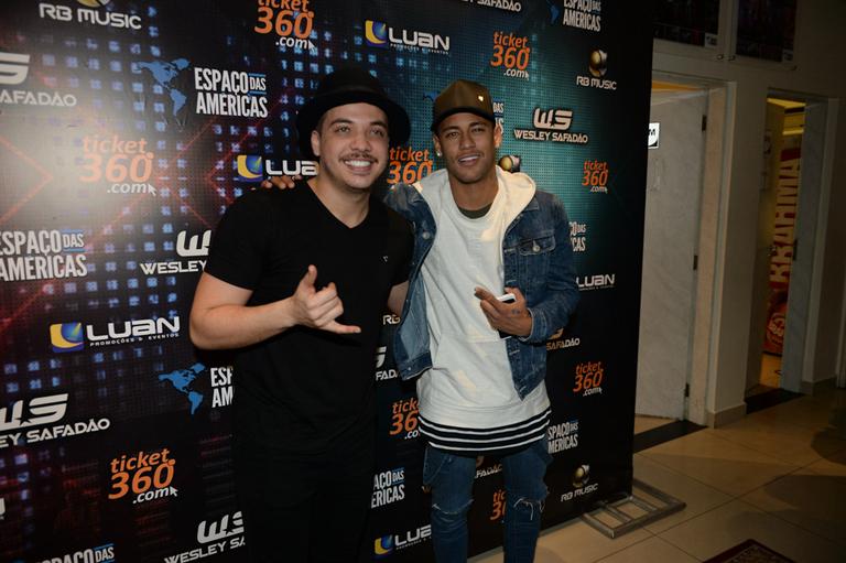 Neymar curte show de Wesley Safadão em São Paulo