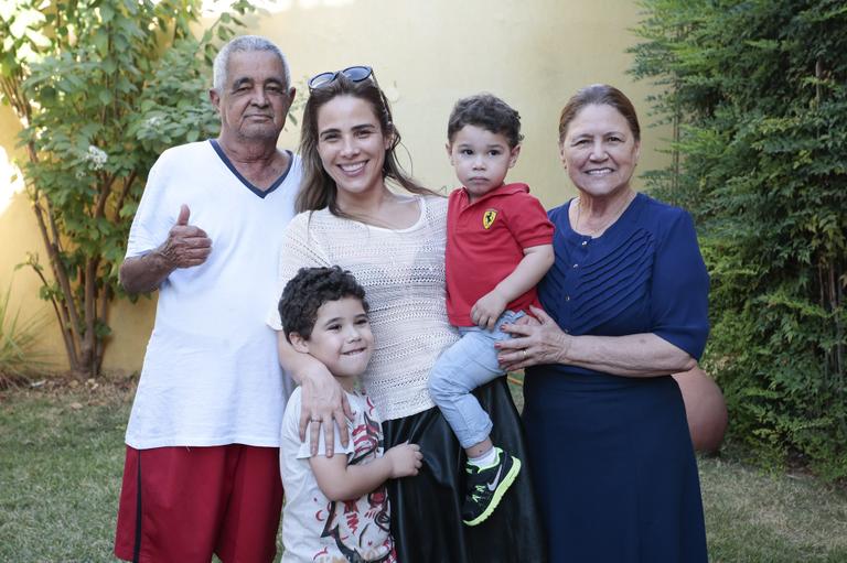 Wanessa curte viagem em família para Goiânia