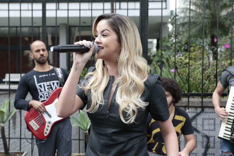 Maria Cecília e Rodolfo lançam música com show na Av. Paulista