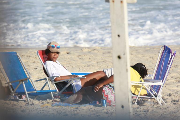 Ludmilla em praia no Rio de Janeiro