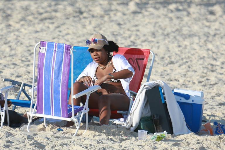 Ludmilla em praia no Rio de Janeiro