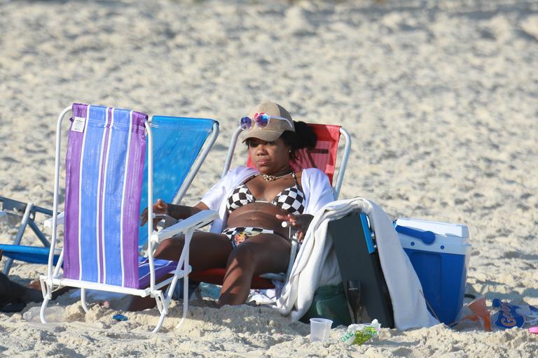 Ludmilla em praia no Rio de Janeiro