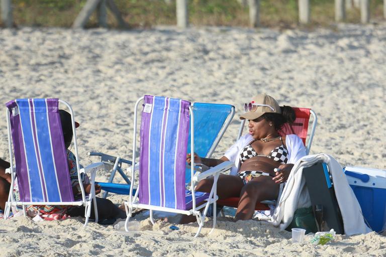 Ludmilla em praia no Rio de Janeiro