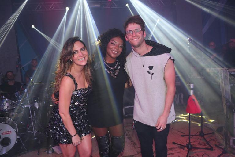 Carol Sampaio, Ludmilla e Gil Coelho 