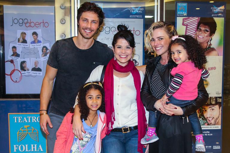 Samara Felippo e as filhas com Andre Bankoff e Natallia Rodrigues