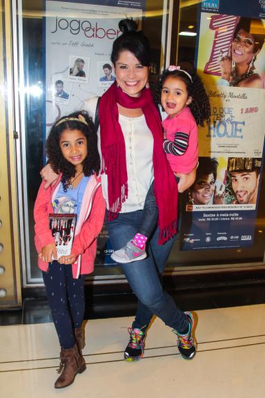 Samara Felippo com as filhas Alícia e Lara