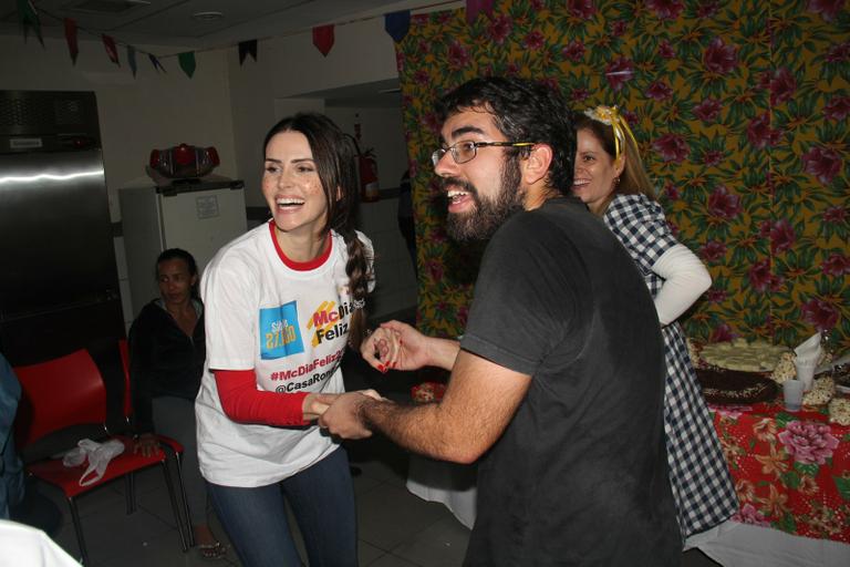 Lisandra Souto, Yasmin Souto, Caio Manhente e Cauet Campos marcam presença na festa julina da Casa Ronald