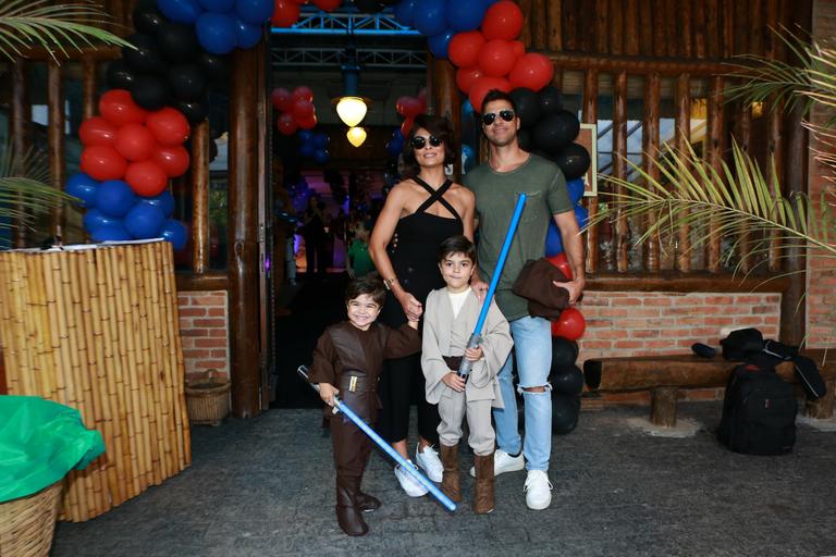 Juliana Paes comemora o aniversário do filho, Antônio