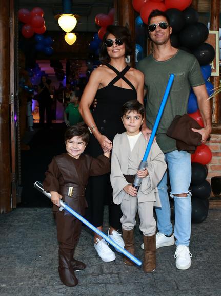 Juliana Paes comemora o aniversário do filho, Antônio