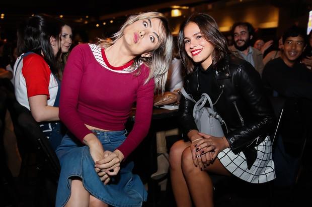 Bruna Marquezine e Maria Casadevall curtem show