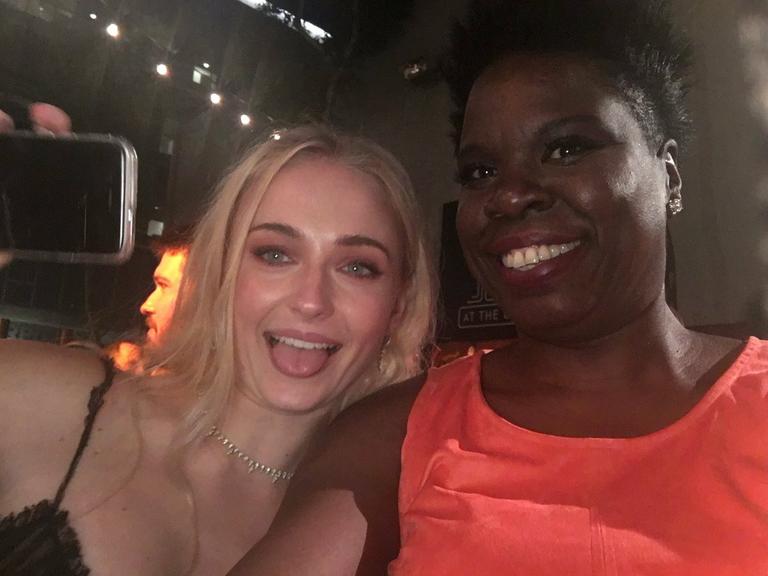 Leslie Jones tieta elenco de 'Game of Thrones' no Emmy