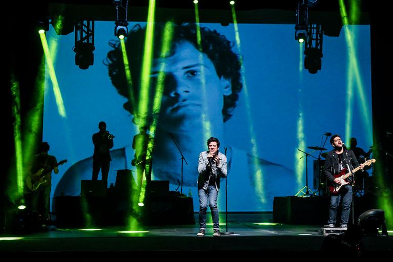 Rogério Flausino e Wilson Sideral cantam Cazuza em novo show