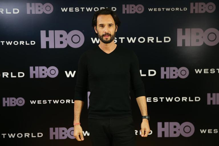 Rodrigo Santoro lança nova série da HBO em SP