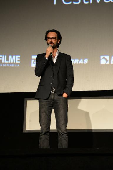 Famosos prestigiam Rodrigo Santoro na pré-estreia de 'Dominion'