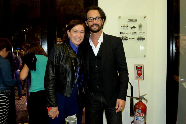 Famosos prestigiam Rodrigo Santoro na pré-estreia de 'Dominion'